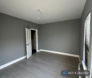 3 bedroom end of terrace house to rent - Photo 1