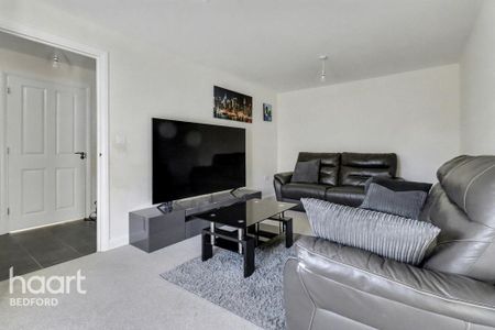 4 bedroom detached house to rent - Photo 2
