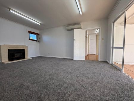 Spreydon 4 Bedrooms & 2 Bathrooms - Photo 3