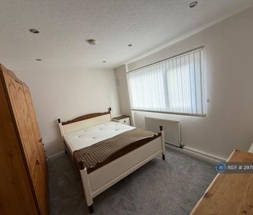 1 bedroom in a flat share to rent - Photo 6
