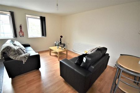 5 bedroom flat to rent - Photo 4