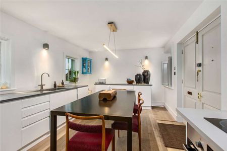 A beautifully presented, two bedroom conversion in The pantiles - Photo 5