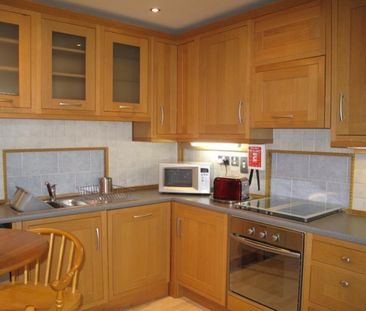 2 bedroom ground floor flat to rent - Photo 4