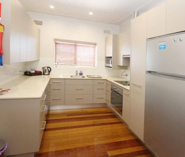 '94 FITZROY' - LARGE, FULLY FURNISHED GRAND 3 BEDROOM APARTMENT - Photo 5