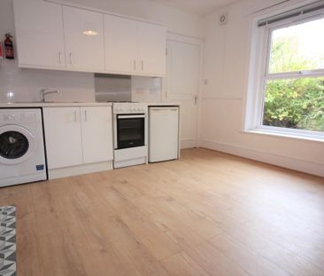 1 bedroom ground floor flat to rent - Photo 2