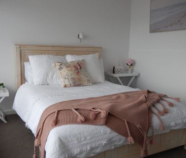 Welcome to your new home with stunning views of the Derwent River! - Photo 5