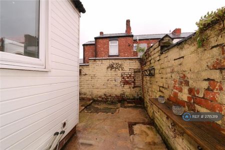 2 bedroom terraced house to rent - Photo 4