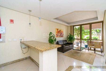 Apartamento mobiliado de 2 dormitórios com suíte, jacuzzi e 2 vagas para alugar no Petrópolis - COD: 19362 - Foto 5