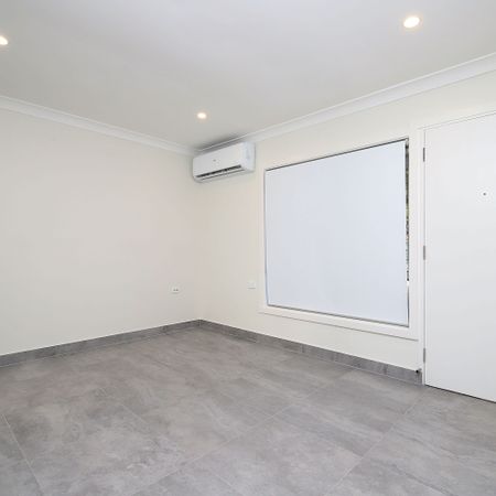 Modern One-Bedroom Property - Photo 4