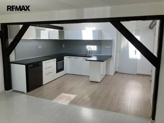 Loftový byt apartmánového typu 2+KK v bytovém domě Ostrava Zábřeh - Photo 1