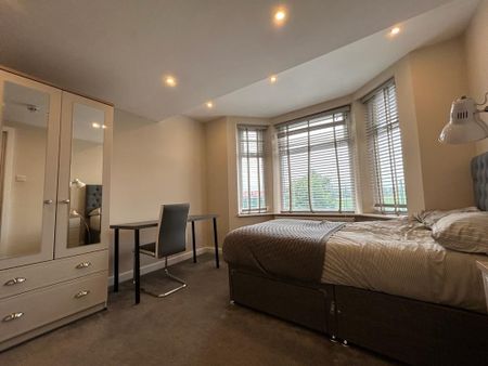 6 Bed End Terrace, Moseley Road, M14 - Photo 4