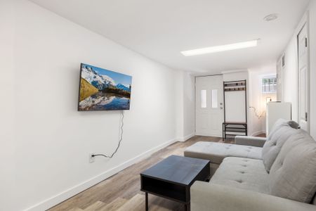 For Lease - 124 Argyle Street Unit# Basement, Toronto, Ontario - Photo 2