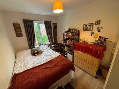 2 Bed Flat, Drummond Avenue, LS16 - Photo 2