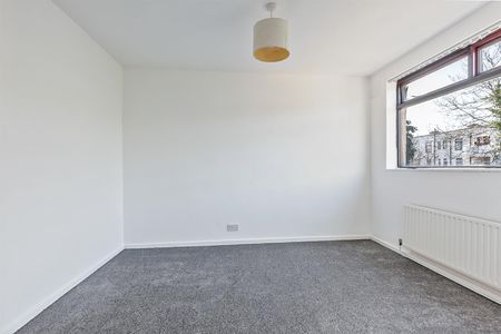 32 Abbots Gardens - Photo 4