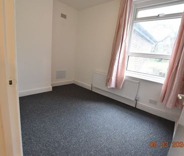 1 Bed Flat, Crescent Road, LU2 - Photo 2