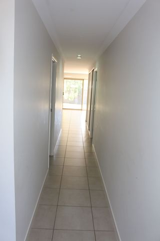 4 BEDROOM FAMILY HOME - Photo 2