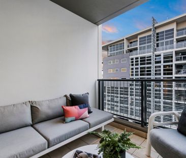 Chic and Contemporary One Bedroom &plus; Study - Photo 6