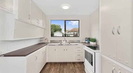 Tidy Three Bedroom Home in Popular Forest Lake - Photo 3