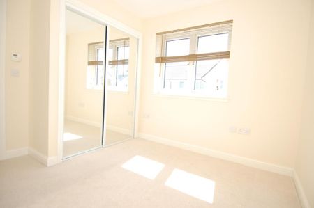 2 bedroom semi-detached house to rent - Photo 3