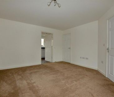 3 bedroom end of terrace house to rent - Photo 2