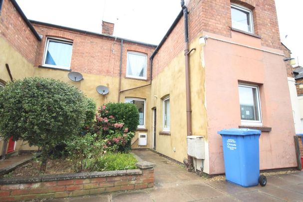 2 bedroom ground floor flat to rent - Photo 1