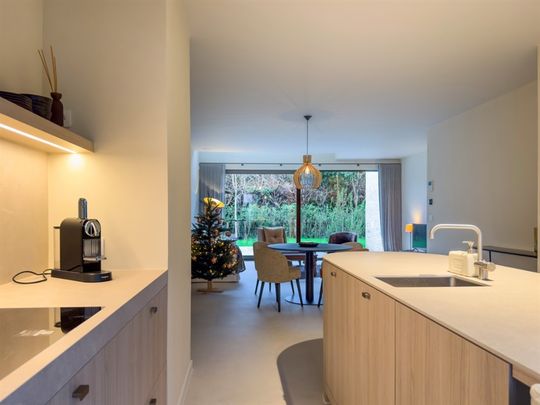 Prachtige en erg ruime nieuwbouwwoning, erg goed gelegen in het schitterend en private project Kalvekeet van "Compagnie het Zoute" - Photo 1