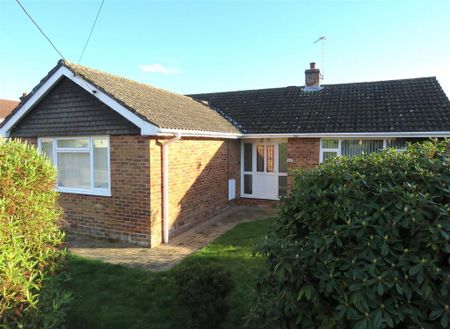 2 bedroom detached bungalow to rent - Photo 3