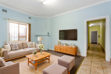 Spacious & Conveniently Located Two-Bedroom Apartment in the Heart of Burwood - Photo 5