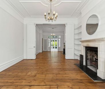 Beautifully renovated five bedroom home in Twickenham - Photo 2