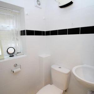 Detached bungalow to rent - Photo 3