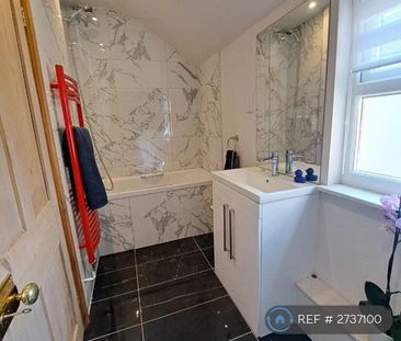 4 bedroom semi-detached house to rent - Photo 4