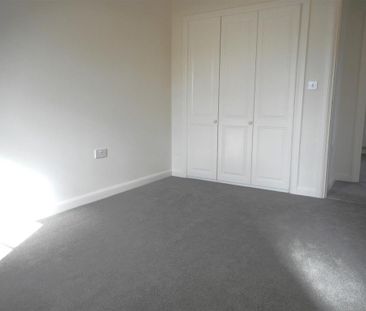 3 bedroom end of terrace house to rent - Photo 5