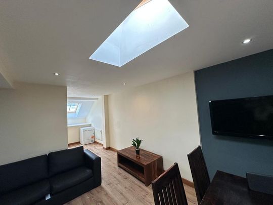 1 bedroom in a house share to rent - Photo 1