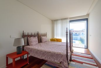 Moradia V5 em Senhora da Hora com jardim e piscina