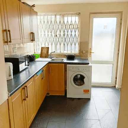 1 bedroom in a house share to rent - Photo 1