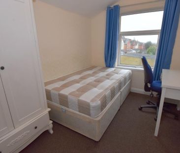 4 bedroom terraced house to rent - Photo 1