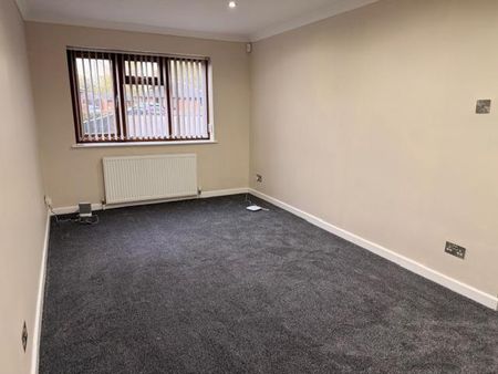 3 bedroom detached bungalow to rent - Photo 2
