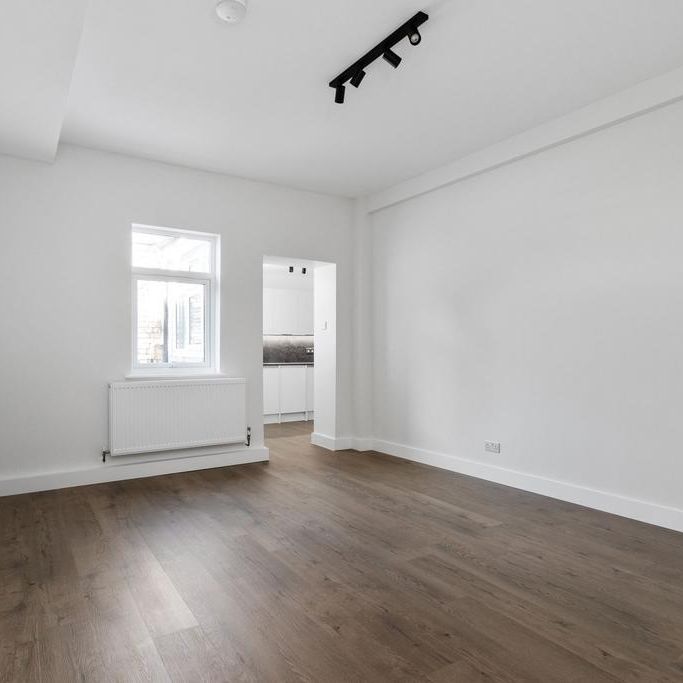 3 bedroom flat to rent - Photo 1