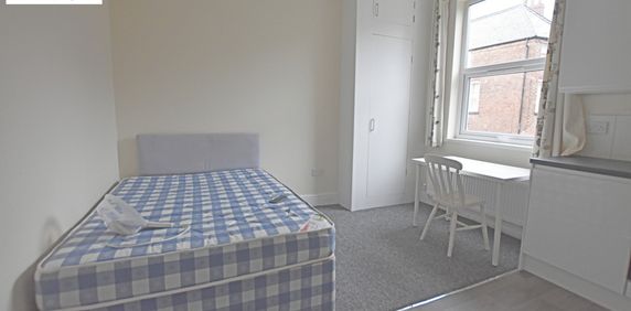 1 Bedroom Studio - Photo 2