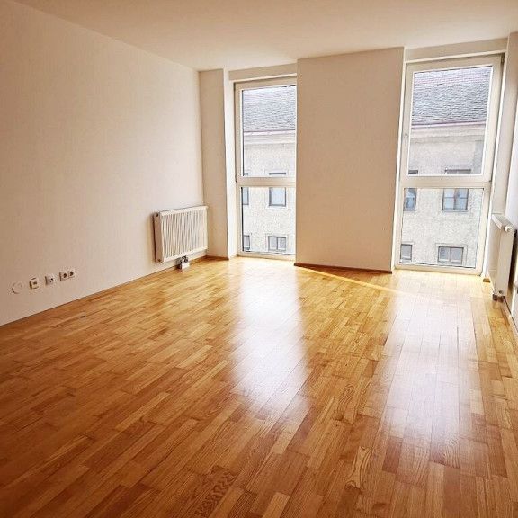 INNSTASSE, unbefristete 67 m2 Altbau, 2 Zimmer, Komplettküche, Wannenbad, Parketten, 3. Liftstock - Photo 1