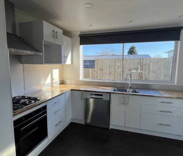 3 bedroom home plus outside room! - Photo 4