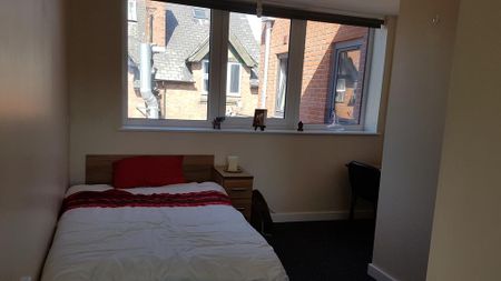 5 bedroom flat to rent - Photo 2