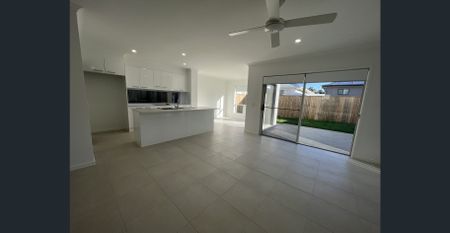 Modern 4-Bedroom Home in Azure Estate, Buderim/Maroochydore - Photo 4