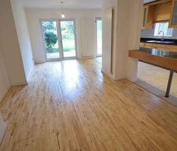 4 bedroom semi-detached house to rent - Photo 5