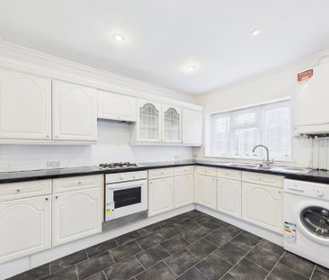 Ravensbourne Avenue, Stanwell, Staines-Upon-Thames,TW19 - Photo 4