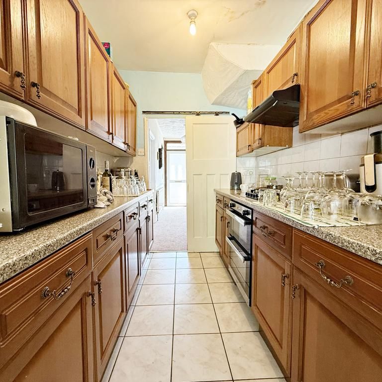 House share to rent - Photo 1