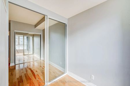 55 Bloor Street E #1809 - Photo 5