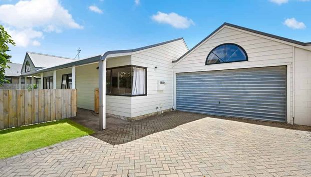Stunning Three Bedroom in Sought After Forest Lake - Photo 1