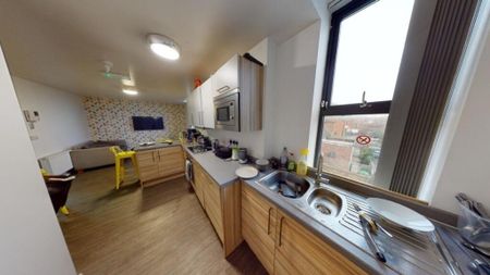 4 bedroom flat to rent - Photo 2