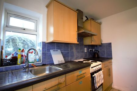 Room in a Shared House, Taylors Green, W3 - Photo 3